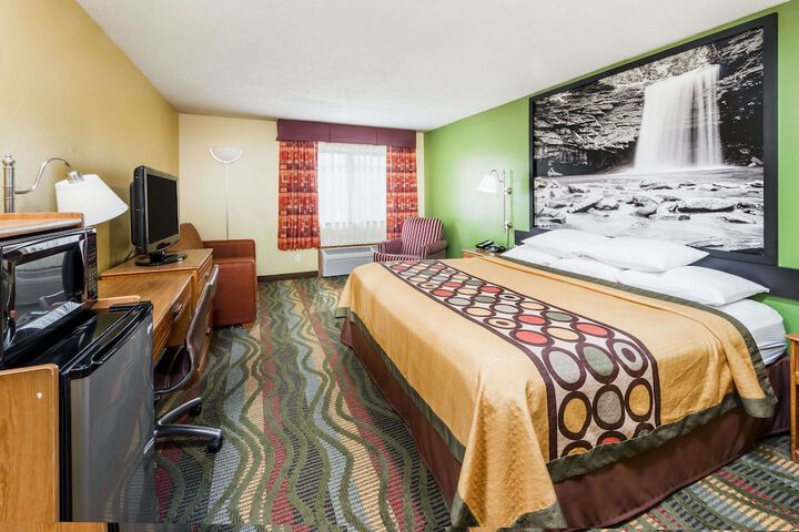 Room 11 of 17