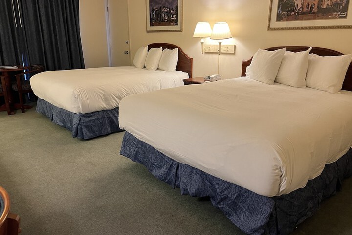 Room 9 of 26