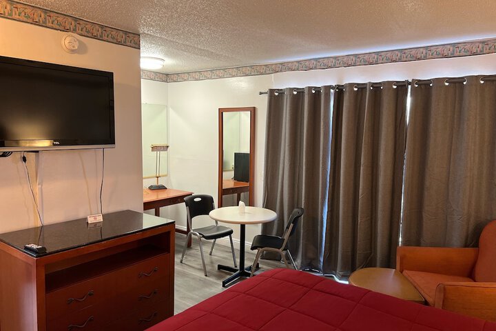 Room 25 of 28