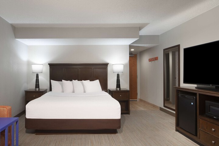 Room 17 of 35