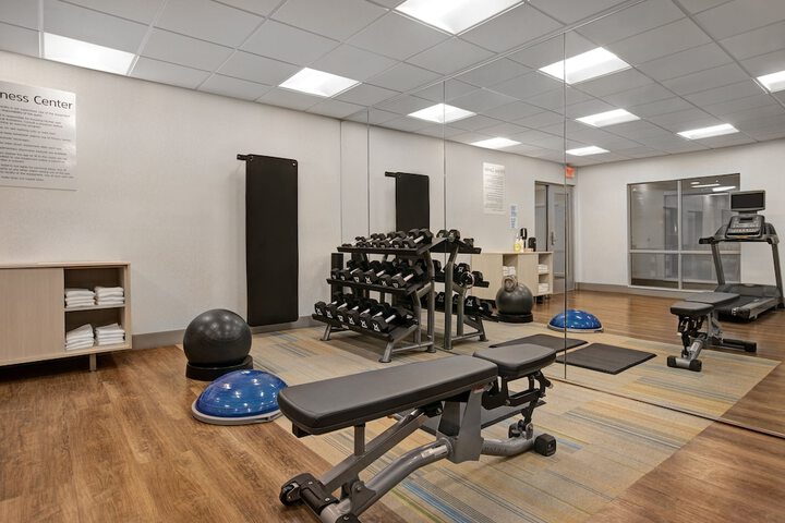 Holiday Inn Express & Suites Milwaukee - Brookfield by IHG