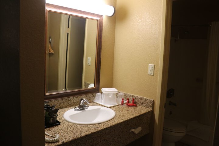 Room 5 of 16