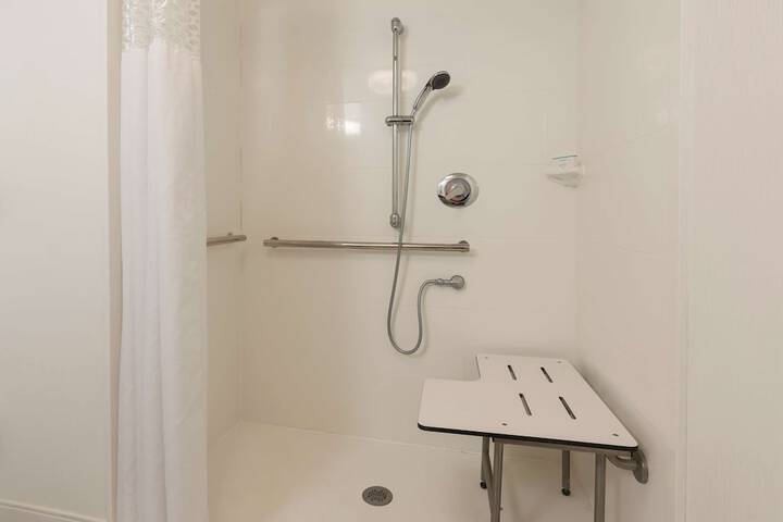Room 21 of 29