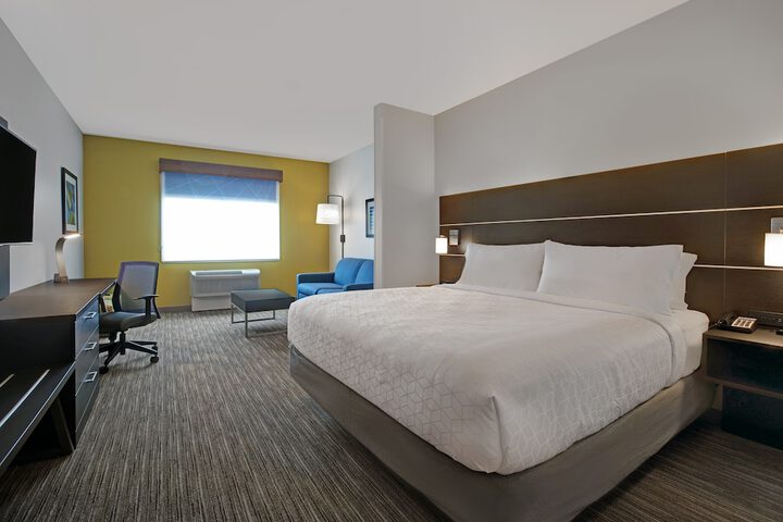 Holiday Inn Express & Suites Milwaukee - Brookfield by IHG