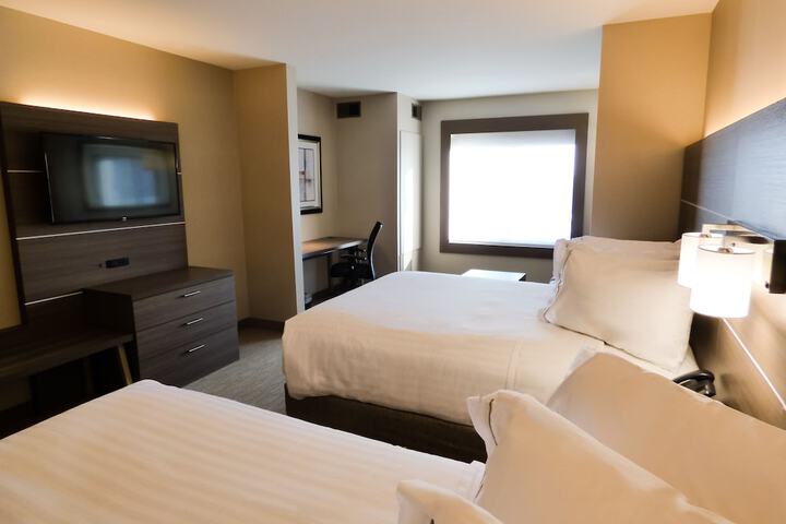 Holiday Inn Express & Suites Plymouth - Ann Arbor Area by IHG