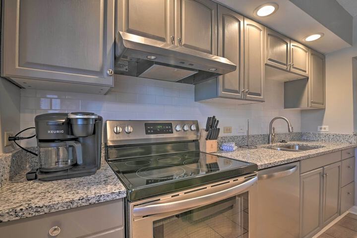 Pawleys Island Condo Retreat w / Beach Access!