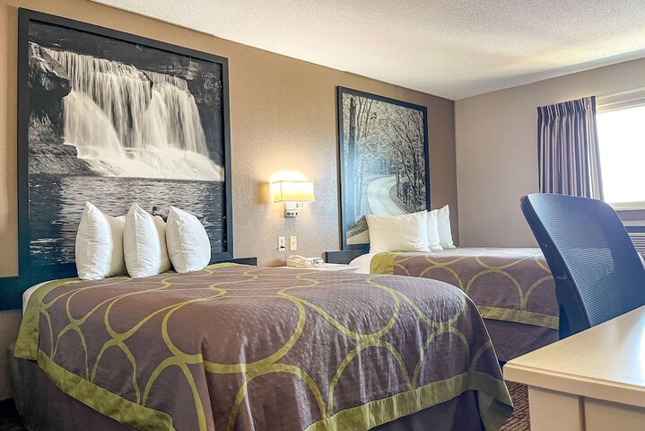 Super 8 by Wyndham Indianapolis / Emerson Ave