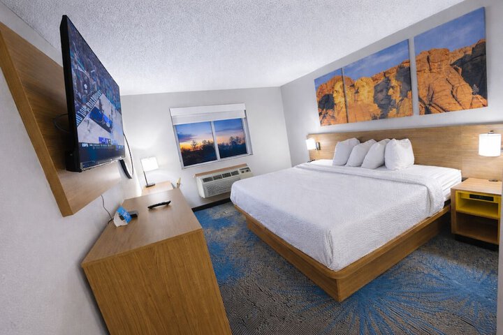 Days Inn by Wyndham Sturgis