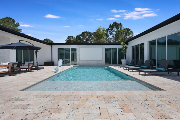 6BR Sleeps 15 Pool BBQ Firepit Games Stables More!