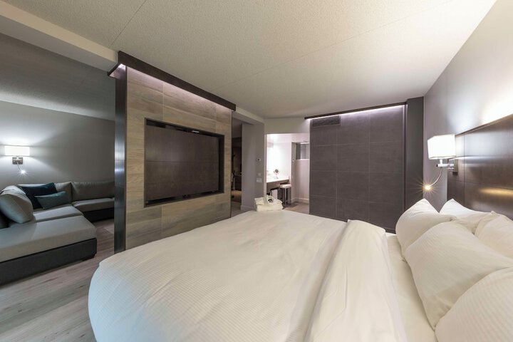 Room 70 of 137