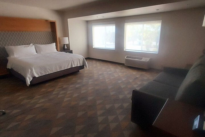 Holiday Inn Salem by IHG