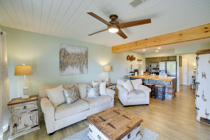 Unwind Fireside: Ozark Mtn Condo w / Resort Perks!
