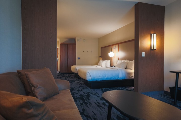 Room 32 of 40