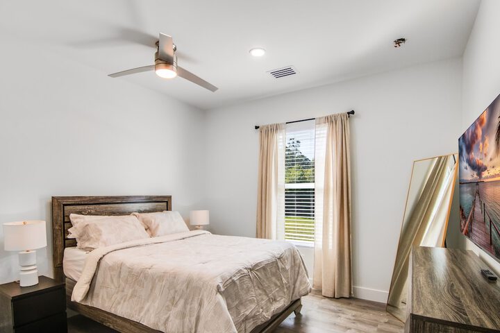 6BR Sleeps 15 Pool BBQ Firepit Games Stables More!