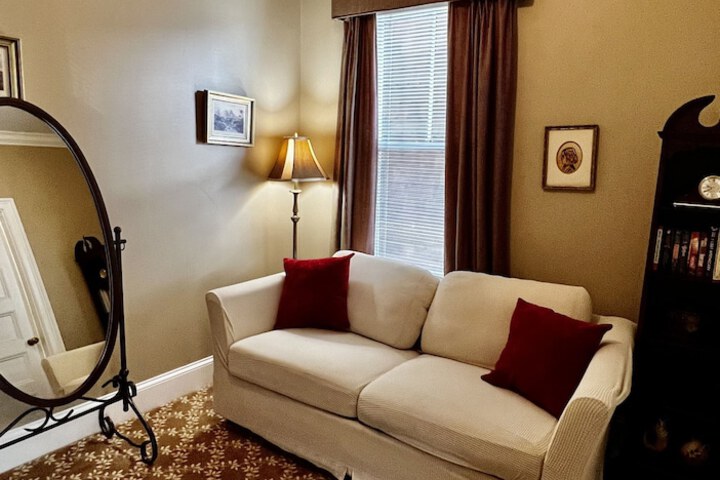 Room 117 of 169