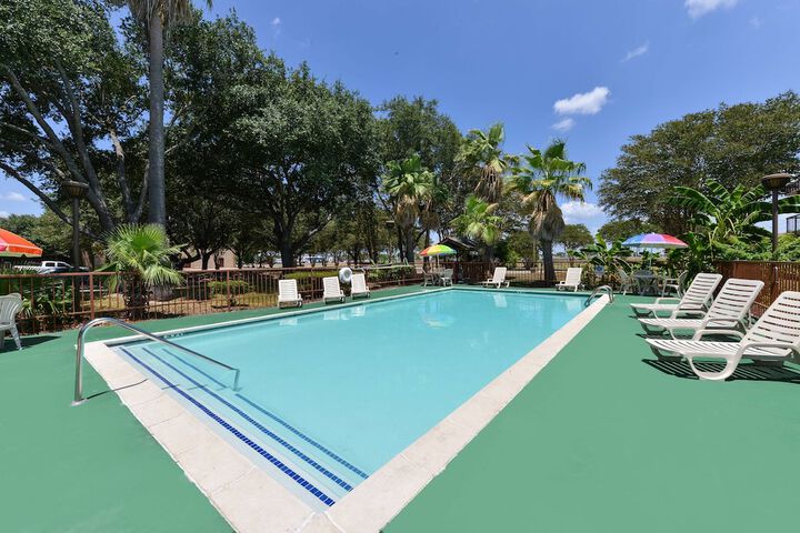 Pool 5 of 25