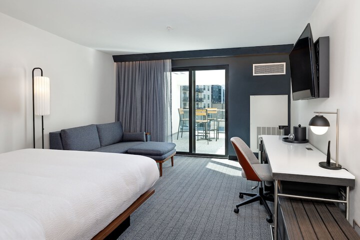 Room 20 of 38