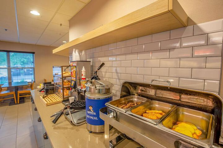 Country Inn & Suites by Radisson Crystal Lake, IL