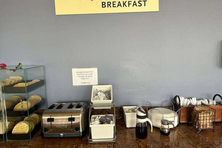 Breakfast/Coffee Service 30 of 31