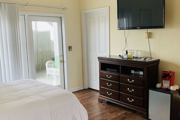 Room 28 of 46