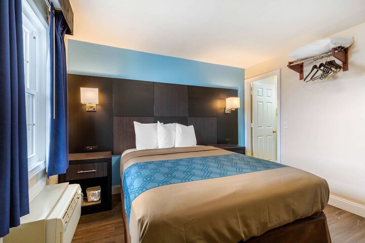 Room 10 of 25