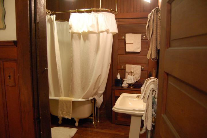 Room 28 of 60