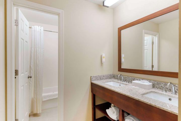 Room 19 of 28