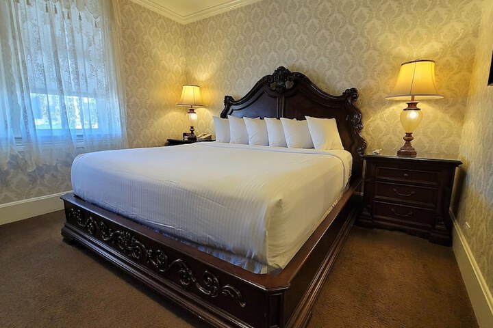 Room 19 of 104