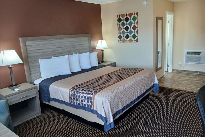 Room 16 of 40