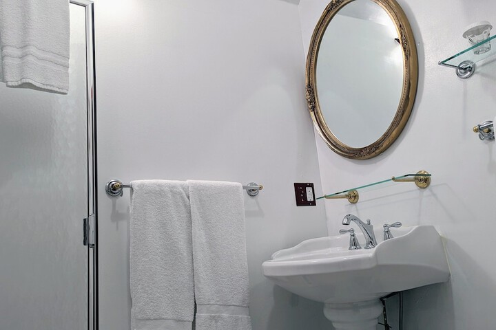 Room 25 of 60