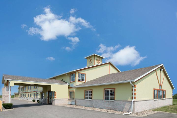 Days Inn by Wyndham Cameron