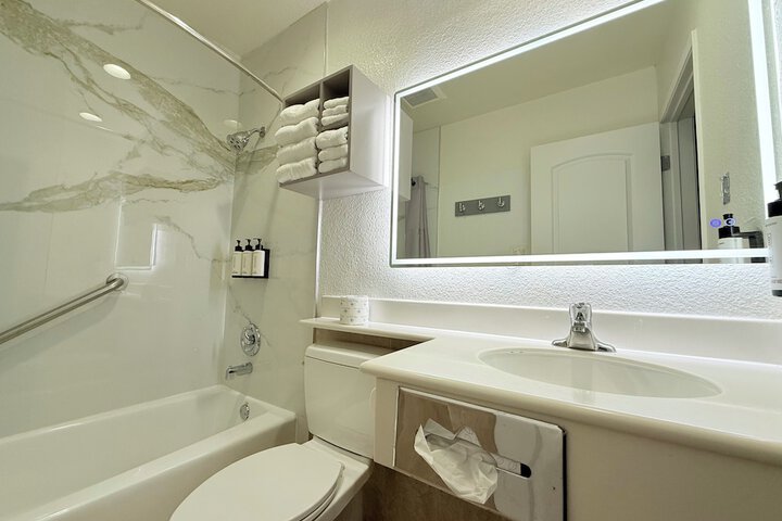 Room 6 of 15