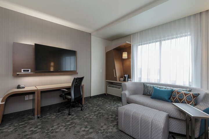 Room 17 of 34