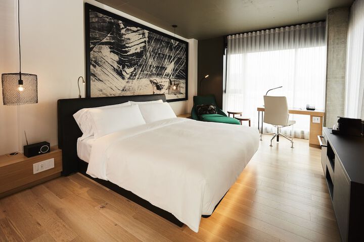 Room 16 of 44