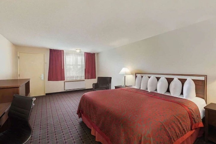 Room 13 of 16