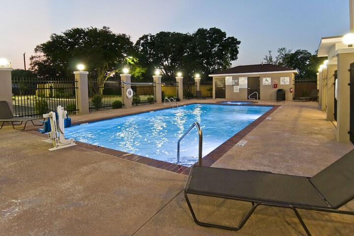 Pool 13 of 51