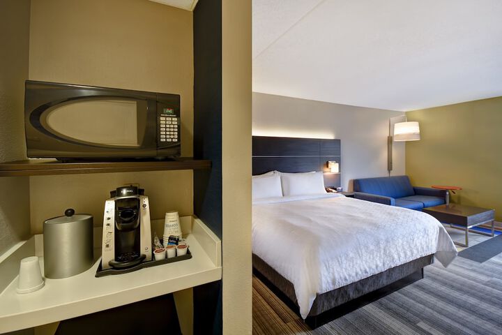 Holiday Inn Express & Suites Allentown-Dorney Park Area by IHG