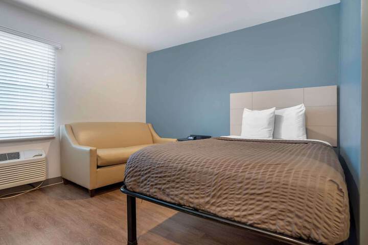 Room 16 of 28