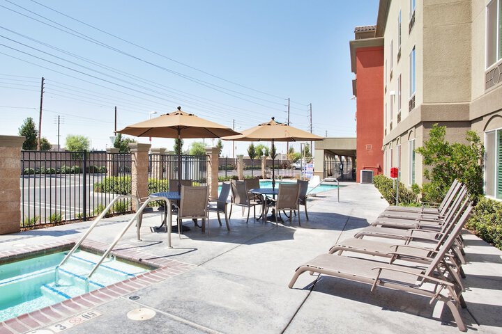Holiday Inn Express and Suites Modesto by IHG
