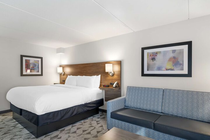 Room 10 of 31