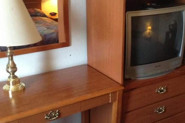 Room 6 of 13
