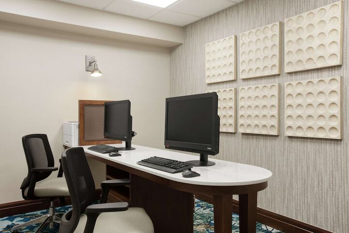 Business Center 34 of 36