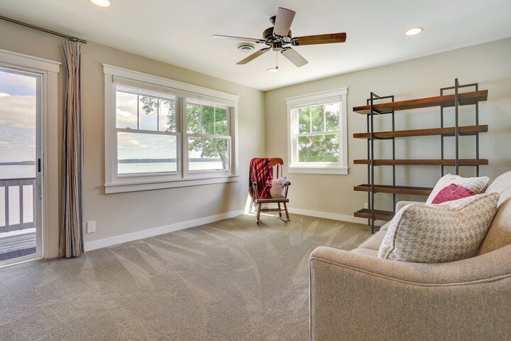 Lakefront Chippewa Falls Haven w / Private Deck!