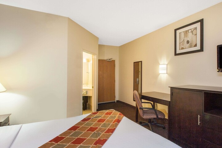 Room 13 of 18
