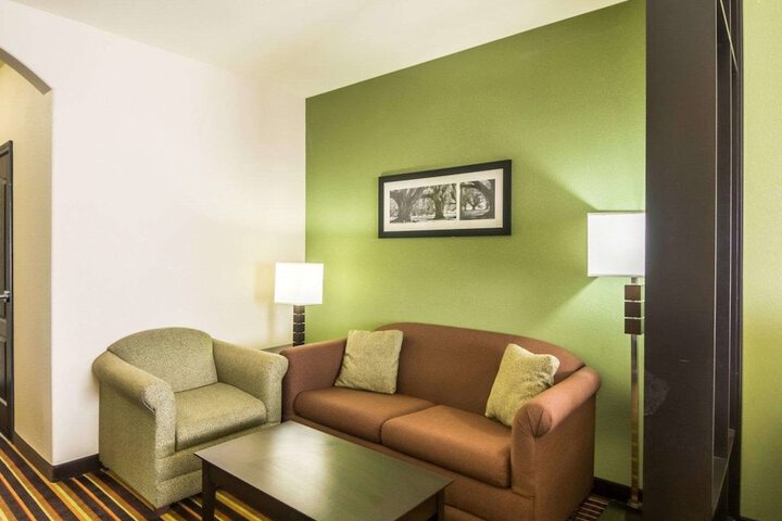 Room 27 of 47