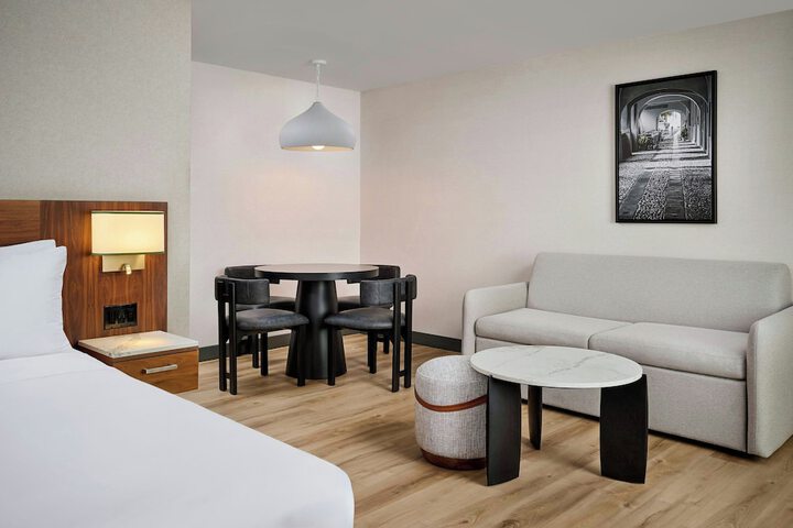 Ômage Hotel Montreal Laval, a Tribute Portfolio Hotel