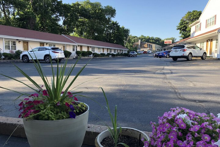 Chisholms Motor Inn