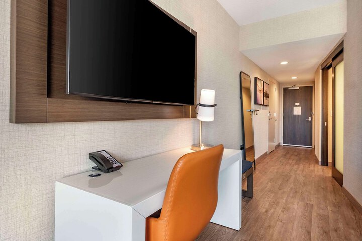 Room 14 of 37