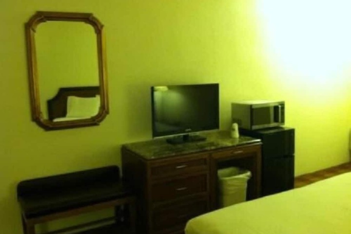 Room 23 of 33
