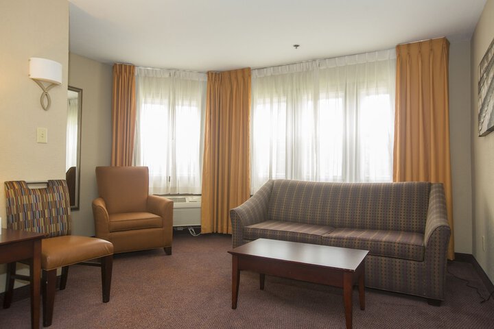 Ivy Court Inn & Suites